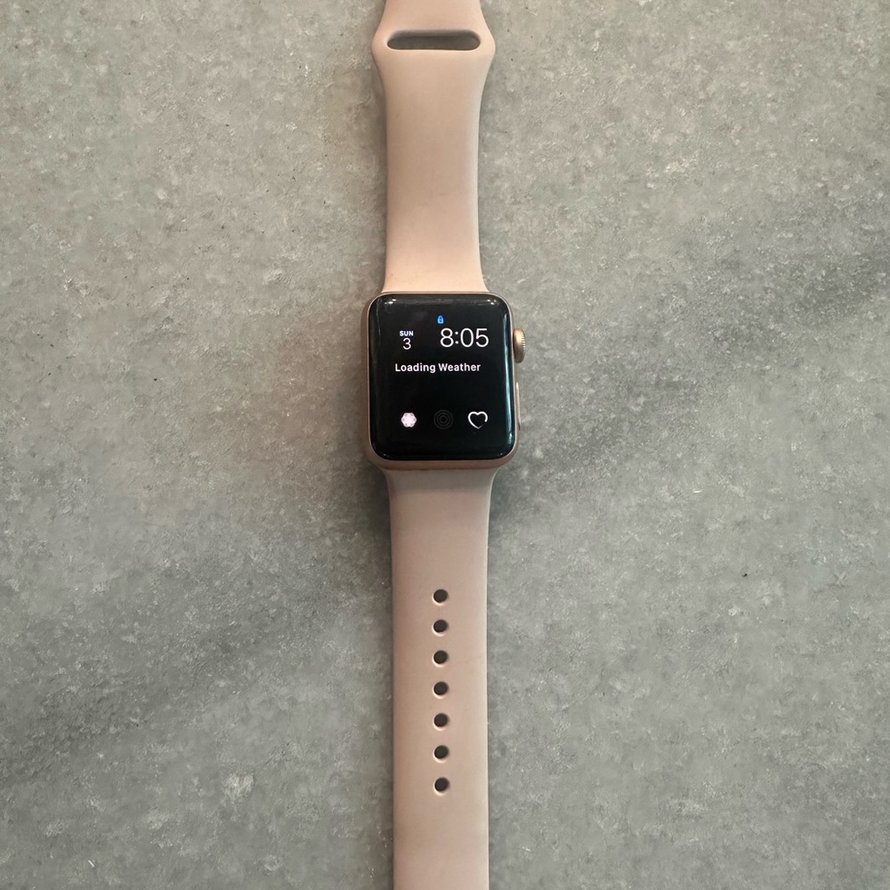 Rose Gold Apple Watch Series 3 - 38mm